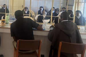 Il boom di presenze nelle messe porta problemi in Kenya